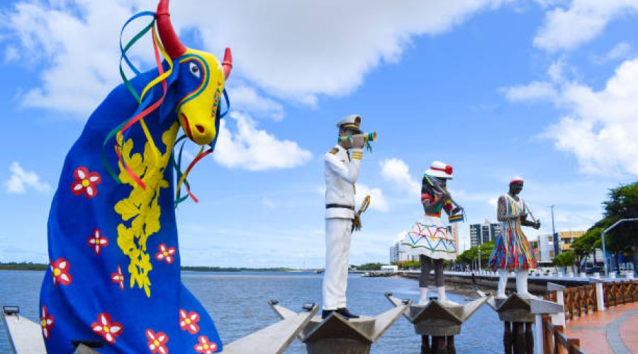 istockphoto-1298429027-612×612 Aracaju, Sergipe, Brazil - March 12, 2020: Monument to Sergipano folklore, sculptures of folk characters located in Largo da Gente Sergipana. Largo da Gente Sergipana is a monument located in Aracaju, Sergipe, Brazil, which pays homage to the cultural movements and the identity of the people of Sergipe.
The monument consists of a total of eight statues, which each represent several typical folkloric manifestations.