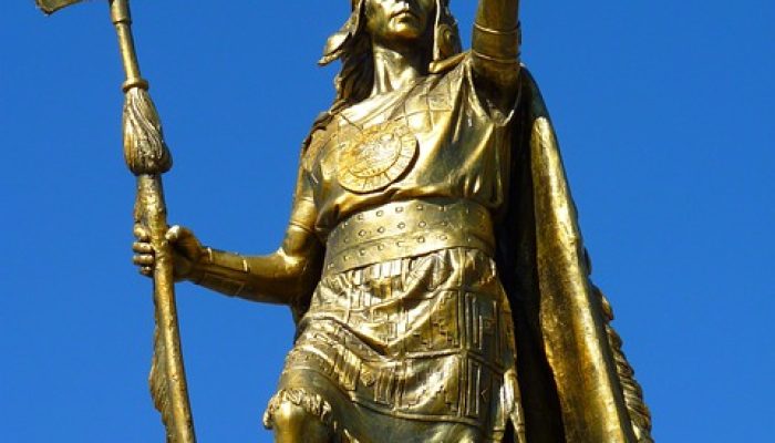 statue-43360_640